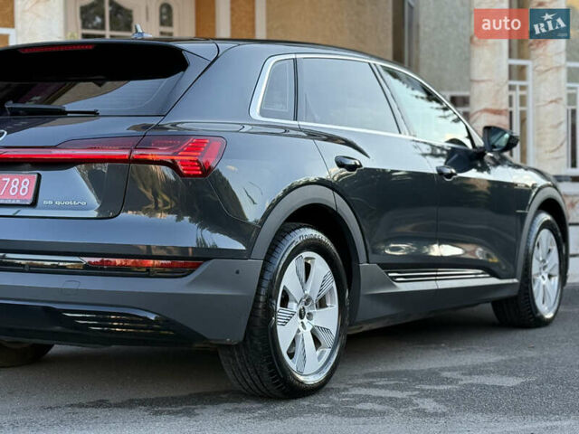 Серый Ауди E-Tron, объемом двигателя 0 л и пробегом 125 тыс. км за 26900 $, фото 14 на Automoto.ua