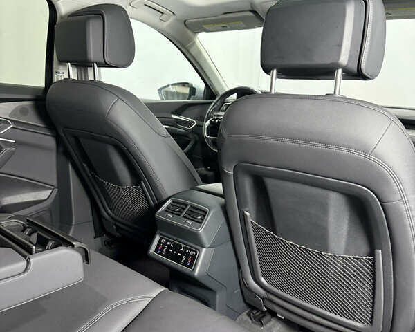 Серый Ауди E-Tron, объемом двигателя 0 л и пробегом 44 тыс. км за 33000 $, фото 44 на Automoto.ua