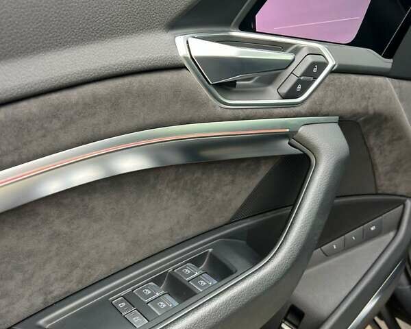 Серый Ауди E-Tron, объемом двигателя 0 л и пробегом 125 тыс. км за 34999 $, фото 98 на Automoto.ua
