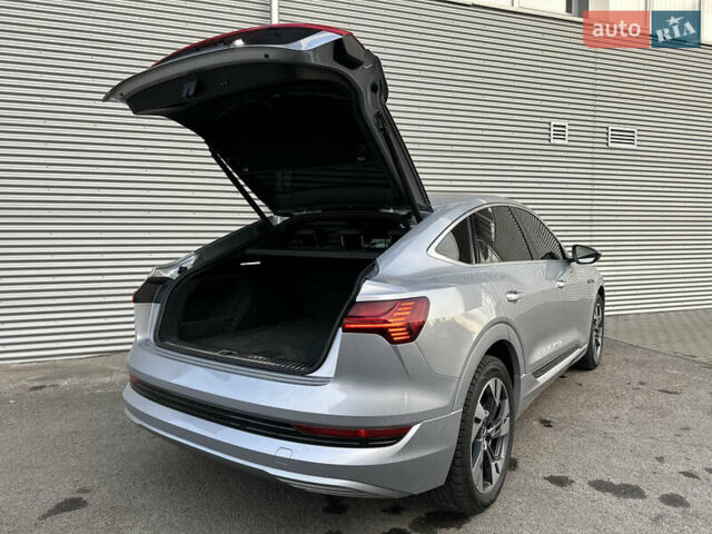 Сірий Ауді E-Tron, об'ємом двигуна 0 л та пробігом 45 тис. км за 33999 $, фото 44 на Automoto.ua