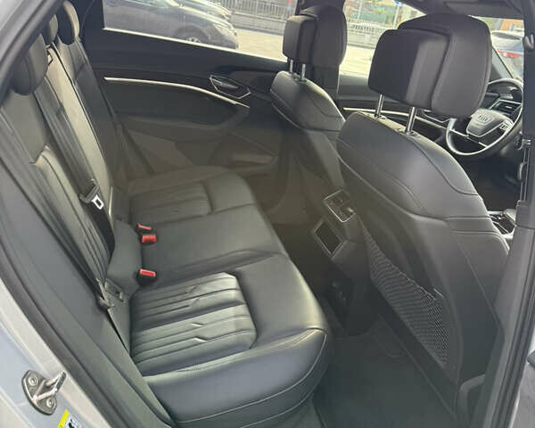 Серый Ауди E-Tron, объемом двигателя 0 л и пробегом 32 тыс. км за 41990 $, фото 37 на Automoto.ua