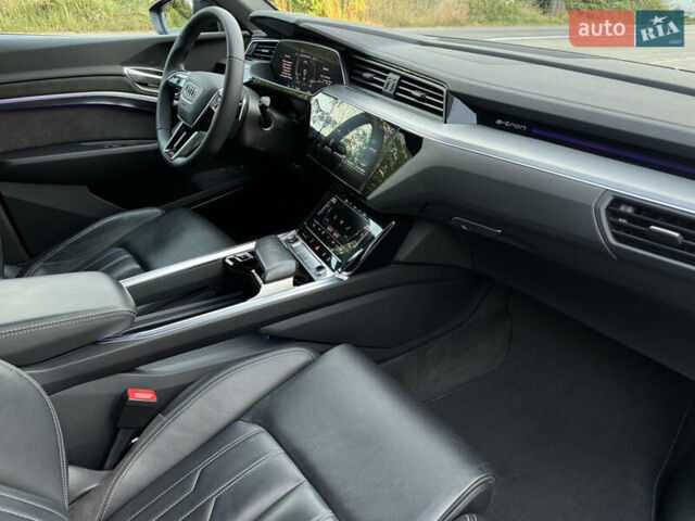 Серый Ауди E-Tron, объемом двигателя 0 л и пробегом 119 тыс. км за 41500 $, фото 30 на Automoto.ua