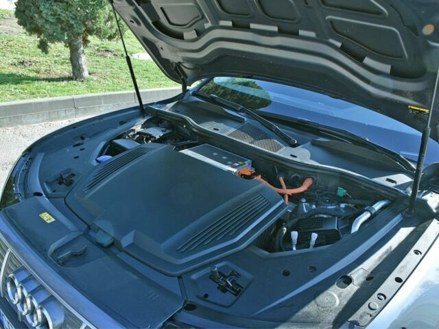 Ауді E-Tron 2021 у Чернівцях на Automoto.ua Сірий Ауді E-Tron, об'ємом двигуна 0 л та пробігом 82 тис. км за 31500 $, фото 7 на Automoto.ua