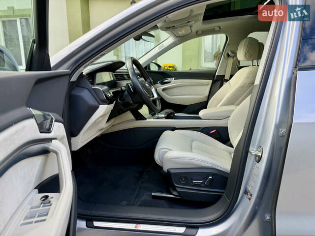 Серый Ауди E-Tron, объемом двигателя 0 л и пробегом 130 тыс. км за 37000 $, фото 52 на Automoto.ua