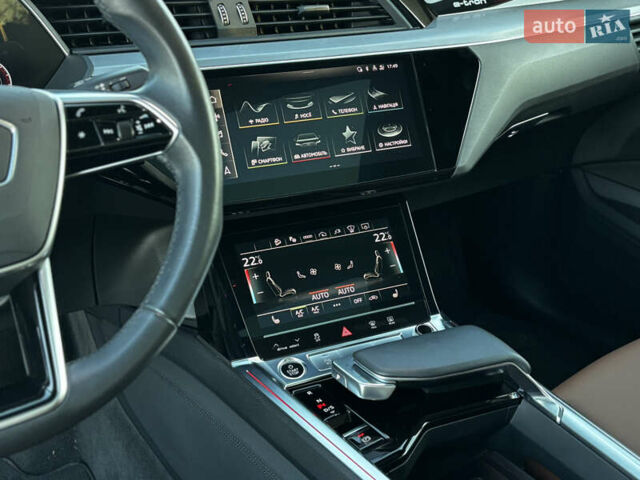 Серый Ауди E-Tron, объемом двигателя 0 л и пробегом 70 тыс. км за 42850 $, фото 31 на Automoto.ua