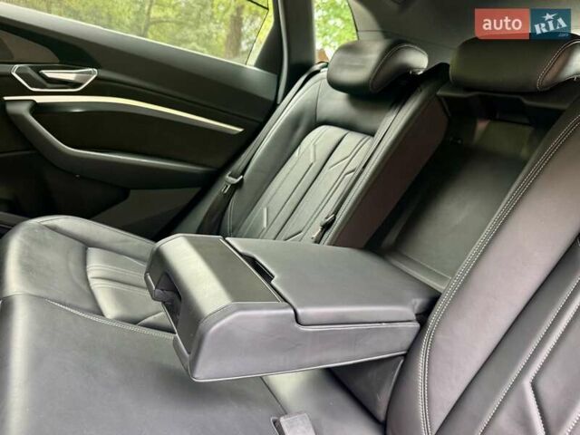 Сірий Ауді E-Tron, об'ємом двигуна 0 л та пробігом 148 тис. км за 27500 $, фото 164 на Automoto.ua