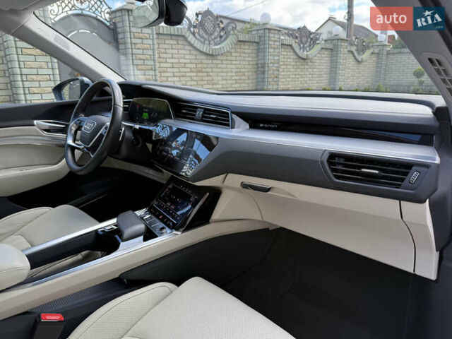 Серый Ауди E-Tron, объемом двигателя 0 л и пробегом 130 тыс. км за 37000 $, фото 94 на Automoto.ua