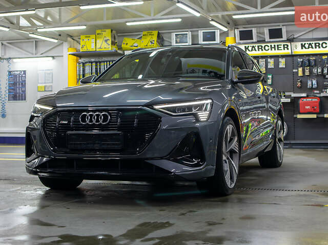 Серый Ауди E-Tron, объемом двигателя 0 л и пробегом 73 тыс. км за 38900 $, фото 2 на Automoto.ua