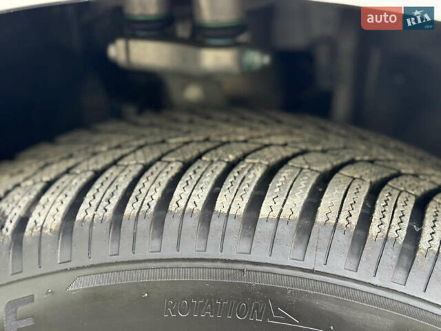 Серый Ауди E-Tron, объемом двигателя 0 л и пробегом 130 тыс. км за 37000 $, фото 142 на Automoto.ua