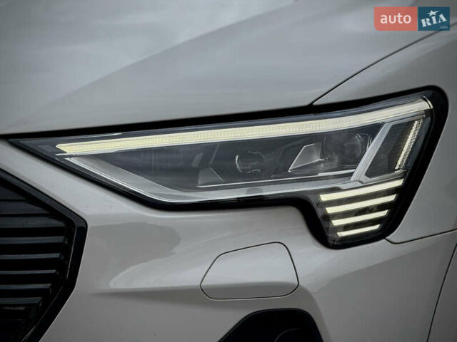 Серый Ауди E-Tron, объемом двигателя 0 л и пробегом 36 тыс. км за 45445 $, фото 33 на Automoto.ua