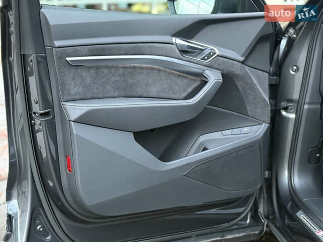 Серый Ауди E-Tron, объемом двигателя 0 л и пробегом 28 тыс. км за 34900 $, фото 29 на Automoto.ua