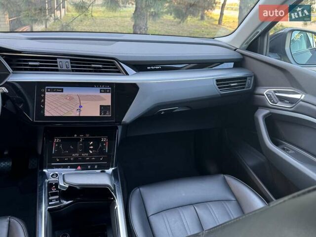 Серый Ауди E-Tron, объемом двигателя 0 л и пробегом 168 тыс. км за 25900 $, фото 10 на Automoto.ua