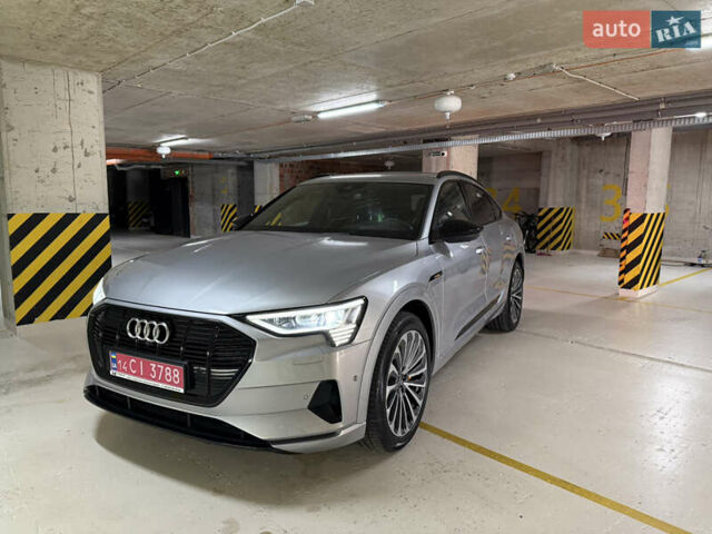 Серый Ауди E-Tron, объемом двигателя 0 л и пробегом 32 тыс. км за 41990 $, фото 2 на Automoto.ua