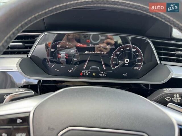 Сірий Ауді E-Tron, об'ємом двигуна 0 л та пробігом 45 тис. км за 48137 $, фото 14 на Automoto.ua