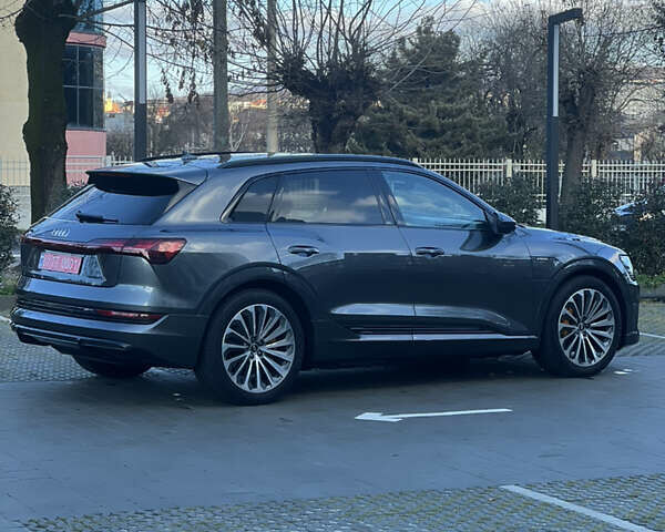 Сірий Ауді E-Tron, об'ємом двигуна 0 л та пробігом 64 тис. км за 33500 $, фото 33 на Automoto.ua