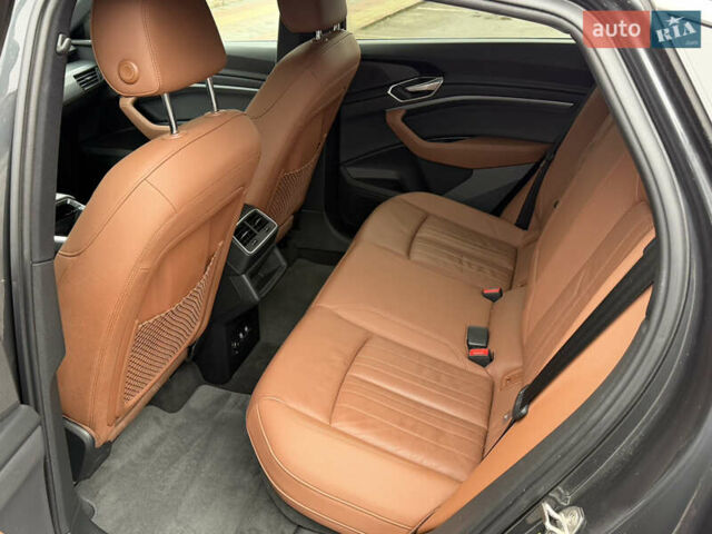 Серый Ауди E-Tron, объемом двигателя 0 л и пробегом 126 тыс. км за 29999 $, фото 43 на Automoto.ua