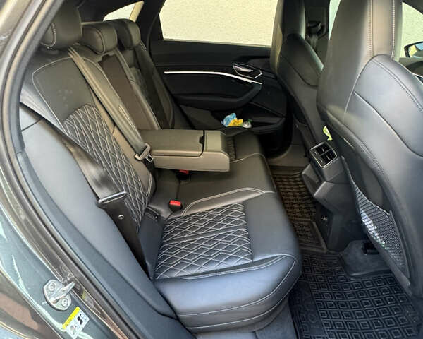 Серый Ауди E-Tron, объемом двигателя 0 л и пробегом 29 тыс. км за 45500 $, фото 27 на Automoto.ua