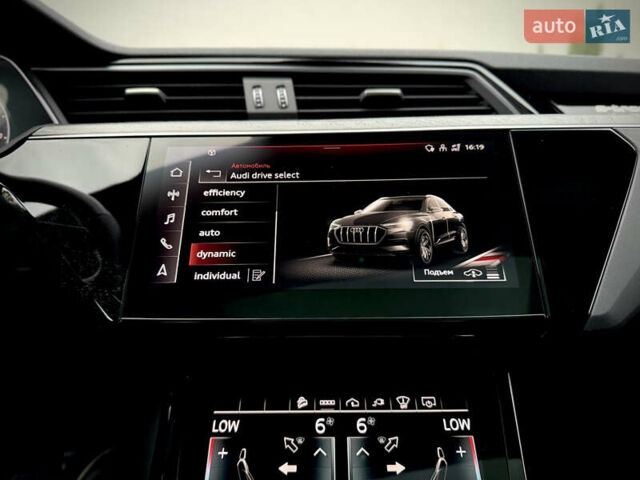 Серый Ауди E-Tron, объемом двигателя 0 л и пробегом 36 тыс. км за 45445 $, фото 113 на Automoto.ua