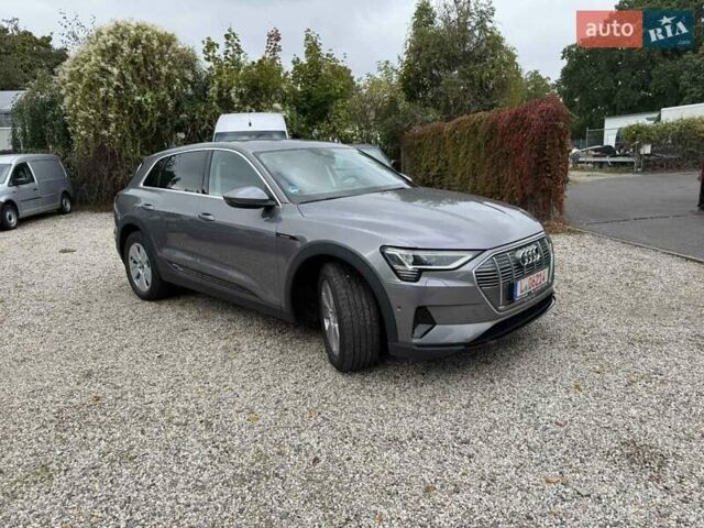 Серый Ауди E-Tron, объемом двигателя 0 л и пробегом 153 тыс. км за 28500 $, фото 2 на Automoto.ua