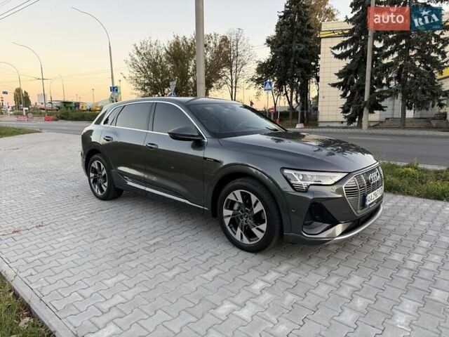 Серый Ауди E-Tron, объемом двигателя 0 л и пробегом 44 тыс. км за 33900 $, фото 28 на Automoto.ua