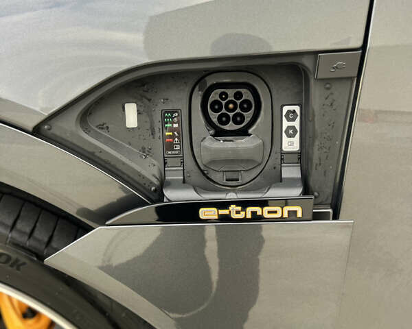 Ауді E-Tron 2021 у Луцьку на Automoto.ua Сірий Ауді E-Tron, об'ємом двигуна 0 л та пробігом 125 тис. км за 34999 $, фото 112 на Automoto.ua