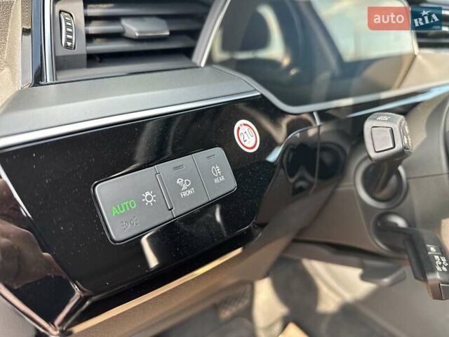 Серый Ауди E-Tron, объемом двигателя 0 л и пробегом 56 тыс. км за 34200 $, фото 47 на Automoto.ua