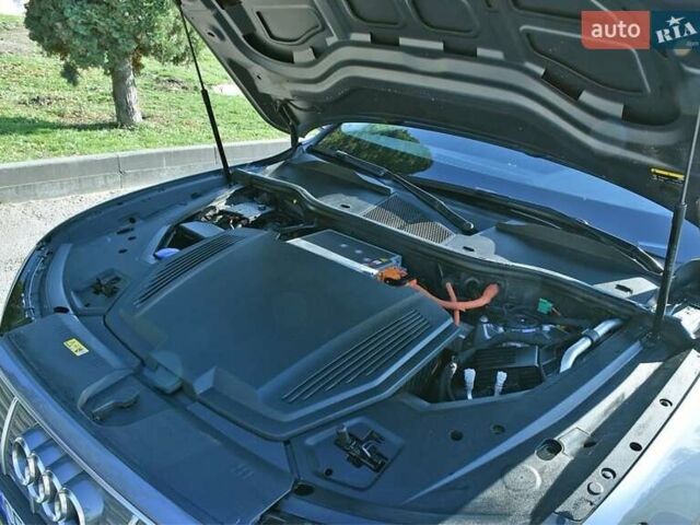 Ауді E-Tron 2021 у Чернівцях на Automoto.ua Сірий Ауді E-Tron, об'ємом двигуна 0 л та пробігом 82 тис. км за 31500 $, фото 6 на Automoto.ua
