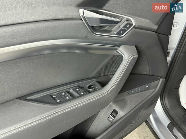 Серый Ауди E-Tron, объемом двигателя 0 л и пробегом 44 тыс. км за 33000 $, фото 29 на Automoto.ua