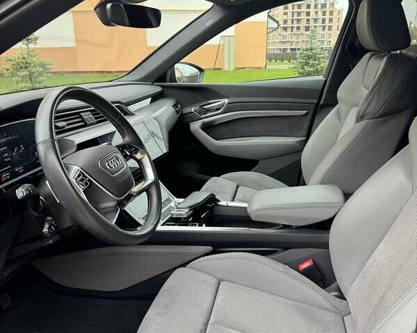 Серый Ауди E-Tron, объемом двигателя 0 л и пробегом 47 тыс. км за 40500 $, фото 3 на Automoto.ua