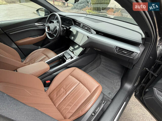 Серый Ауди E-Tron, объемом двигателя 0 л и пробегом 126 тыс. км за 29999 $, фото 40 на Automoto.ua