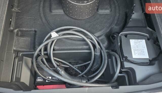 Сірий Ауді E-Tron, об'ємом двигуна 0 л та пробігом 110 тис. км за 29999 $, фото 70 на Automoto.ua