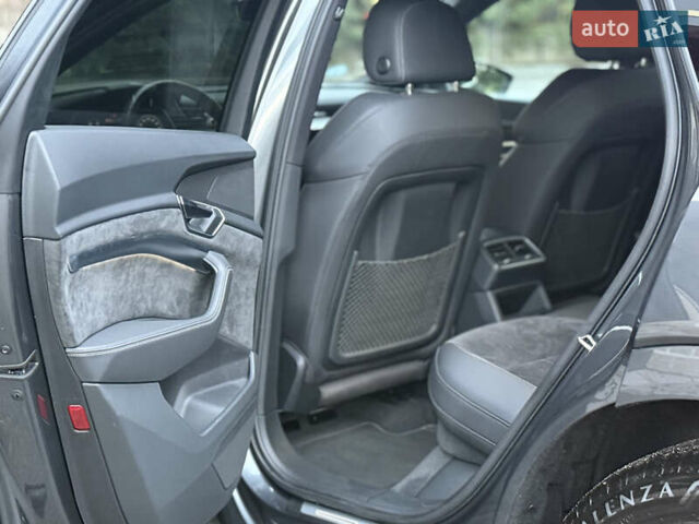 Серый Ауди E-Tron, объемом двигателя 0 л и пробегом 28 тыс. км за 34900 $, фото 33 на Automoto.ua