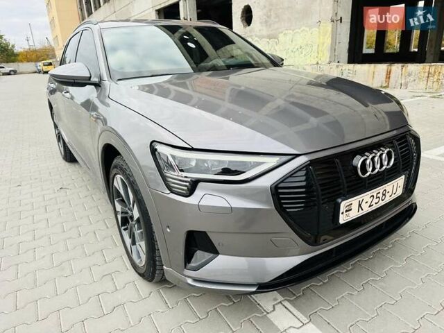 Ауди E-Tron 2021 в Тернополе на Automoto.ua Серый Ауди E-Tron, объемом двигателя 0 л и пробегом 85 тыс. км за 27999 $, фото 8 на Automoto.ua