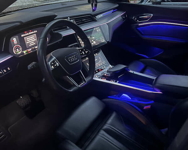 Сірий Ауді E-Tron, об'ємом двигуна 0 л та пробігом 64 тис. км за 33500 $, фото 9 на Automoto.ua