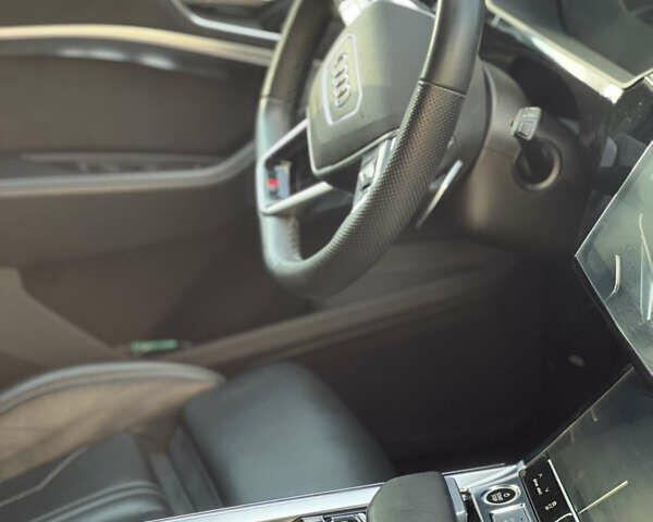 Сірий Ауді E-Tron, об'ємом двигуна 0 л та пробігом 64 тис. км за 33500 $, фото 28 на Automoto.ua