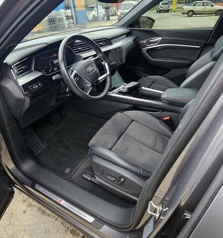 Серый Ауди E-Tron, объемом двигателя 0 л и пробегом 116 тыс. км за 35500 $, фото 12 на Automoto.ua