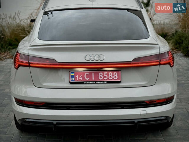 Серый Ауди E-Tron, объемом двигателя 0 л и пробегом 36 тыс. км за 45445 $, фото 50 на Automoto.ua