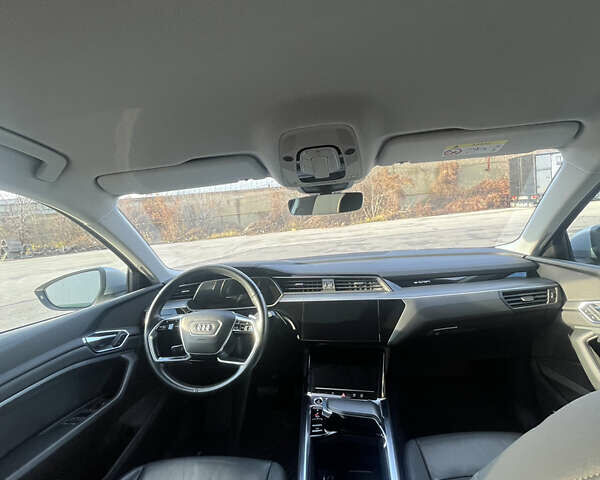 Серый Ауди E-Tron, объемом двигателя 0 л и пробегом 88 тыс. км за 36500 $, фото 13 на Automoto.ua