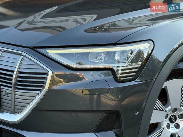 Серый Ауди E-Tron, объемом двигателя 0 л и пробегом 125 тыс. км за 26900 $, фото 7 на Automoto.ua