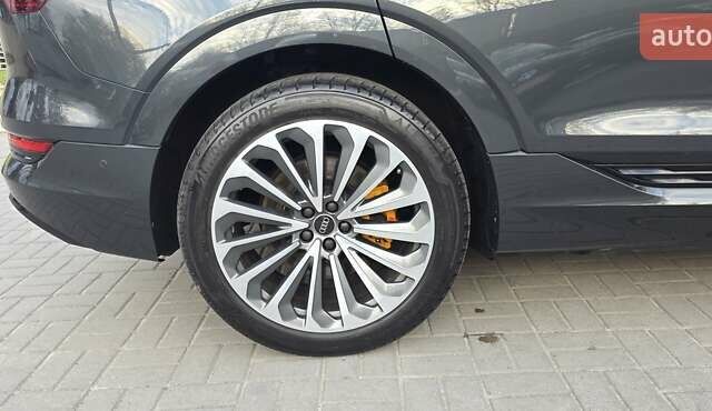 Сірий Ауді E-Tron, об'ємом двигуна 0 л та пробігом 110 тис. км за 29999 $, фото 31 на Automoto.ua