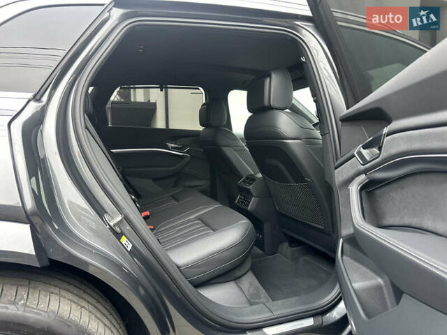 Сірий Ауді E-Tron, об'ємом двигуна 0 л та пробігом 48 тис. км за 49999 $, фото 85 на Automoto.ua
