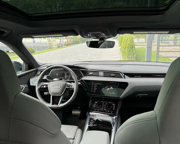 Серый Ауди E-Tron, объемом двигателя 0 л и пробегом 35 тыс. км за 50000 $, фото 11 на Automoto.ua