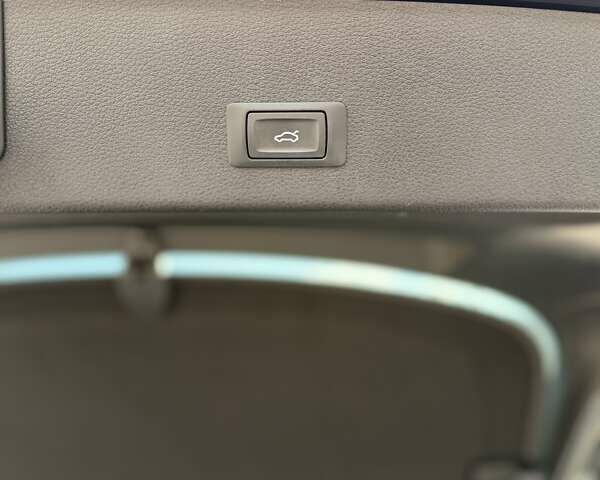 Серый Ауди E-Tron, объемом двигателя 0 л и пробегом 31 тыс. км за 40500 $, фото 22 на Automoto.ua