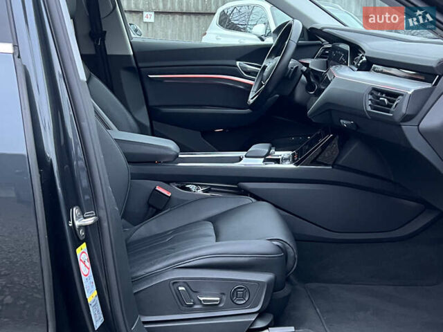 Серый Ауди E-Tron, объемом двигателя 0 л и пробегом 32 тыс. км за 41367 $, фото 47 на Automoto.ua