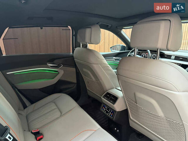 Серый Ауди E-Tron, объемом двигателя 0 л и пробегом 42 тыс. км за 44900 $, фото 14 на Automoto.ua