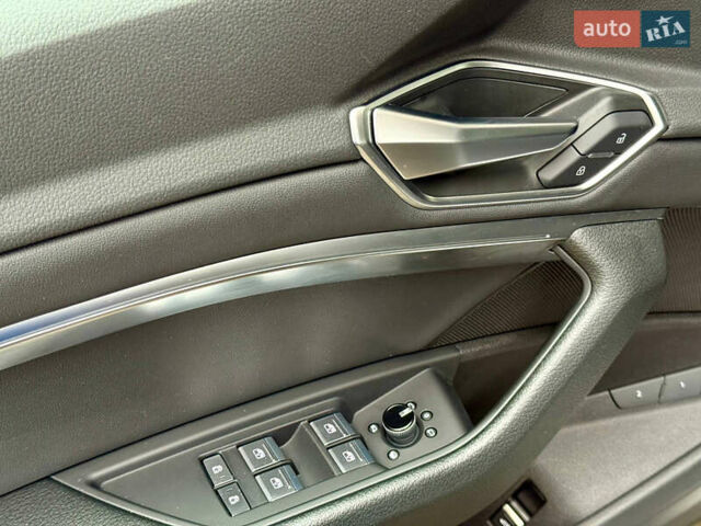 Сірий Ауді E-Tron, об'ємом двигуна 0 л та пробігом 39 тис. км за 46500 $, фото 34 на Automoto.ua