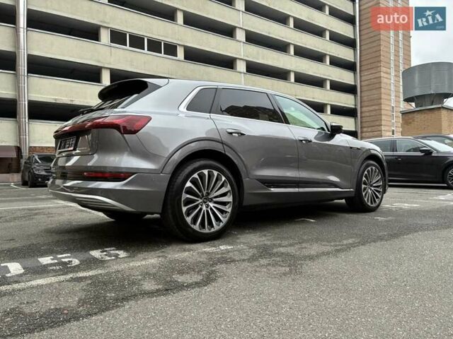 Серый Ауди E-Tron, объемом двигателя 0 л и пробегом 112 тыс. км за 31900 $, фото 12 на Automoto.ua