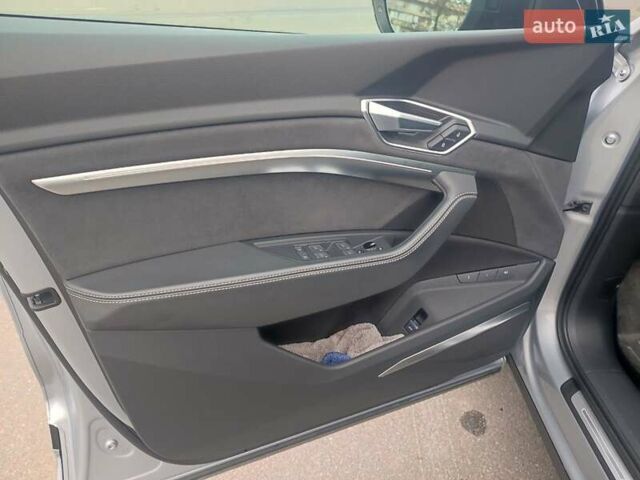 Сірий Ауді E-Tron, об'ємом двигуна 0 л та пробігом 36 тис. км за 47777 $, фото 26 на Automoto.ua