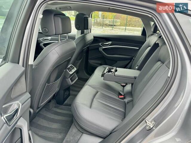 Ауди E-Tron 2022 в Хмельницком на Automoto.ua Серый Ауди E-Tron, объемом двигателя 0 л и пробегом 82 тыс. км за 39999 $, фото 30 на Automoto.ua