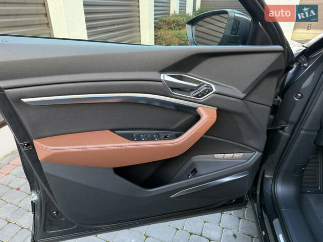 Серый Ауди E-Tron, объемом двигателя 0 л и пробегом 13 тыс. км за 36500 $, фото 20 на Automoto.ua